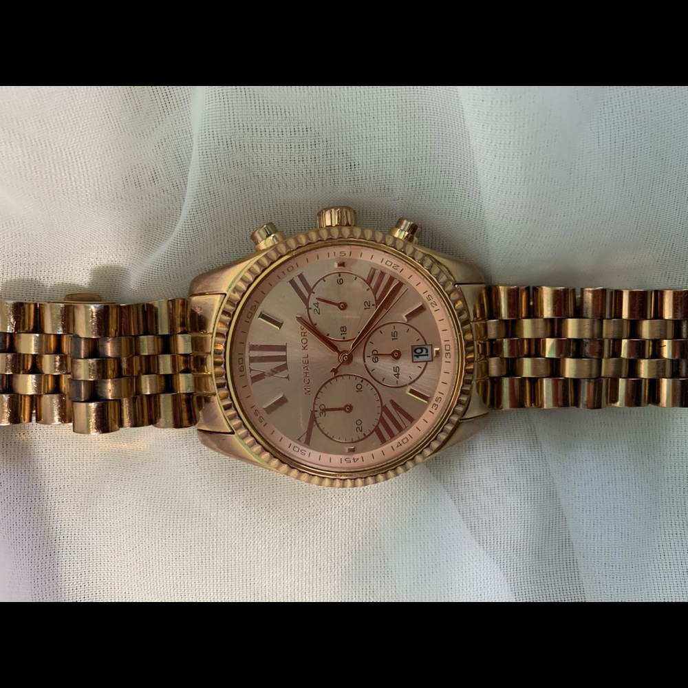 Micheal Kors watch TAKE OFFERS!! - Picture 4 of 4